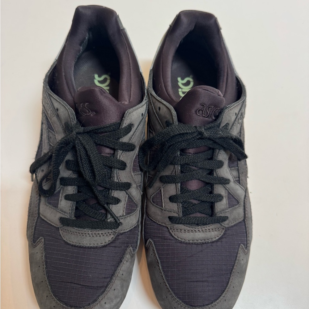 Men’s Asics Black and Gray Athletic Sneakers with Cushioned Midsole